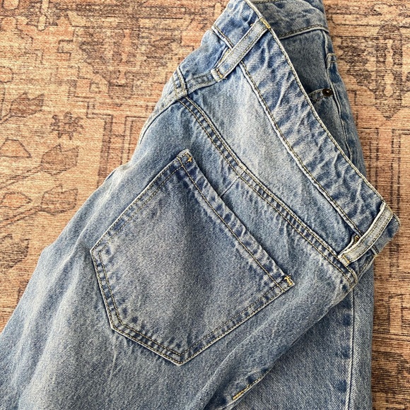 Distressed jeans - Picture 2 of 4